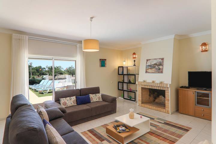 Villa Lauka with Balcony, Garden & Terrace; Parking Available in Guia, Faro District