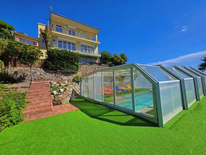 Casa de vacaciones para 10 personas, con piscina además de jardín y vistas - 1