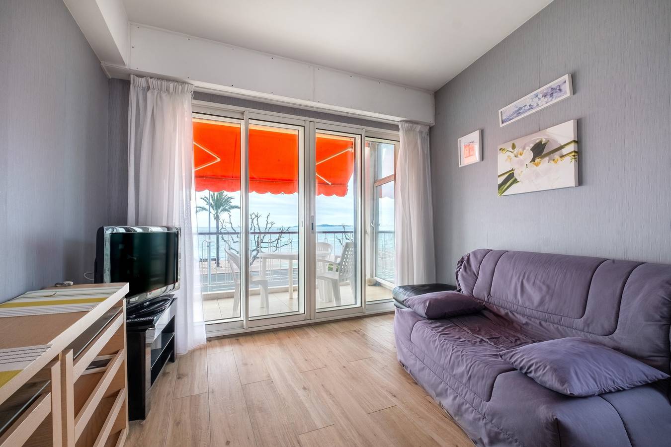 Appartement entier, Appartement 'Angelina' avec vue sur la mer, balcon et Wi-Fi in Cros de Cagnes, Cagnes-sur-Mer