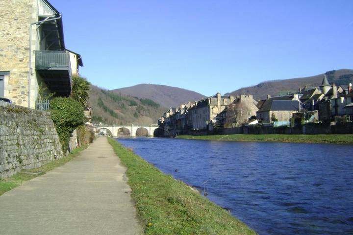 Location de vacances pour 2 personnes, avec vue ainsi que jardin et piscine à Maleville - 2