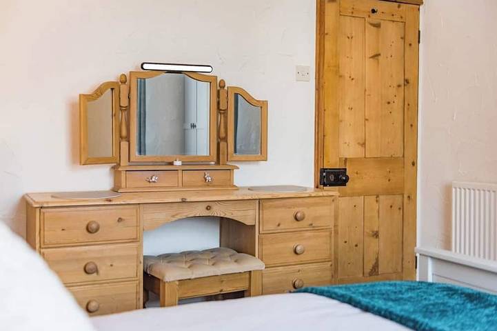Cosy cottage in Temple Ewell, walk to the local pub and Kearsney Abbey in Temple Ewell, Kent