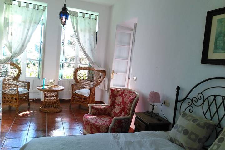 Nerja: Villa with private pool and garden 300 m from the beach in Nerja, Cordillera Penibética