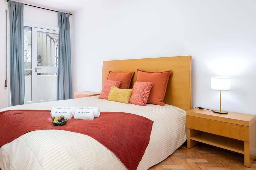 Entire apartment, Spacious Fresh Flat w/ Terrace | Sea by Hostwise in Espinho, Aveiro District