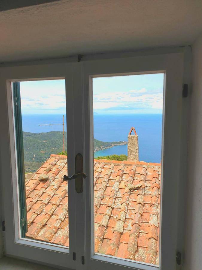 Ferienwohnung für 4 Personen, mit Balkon und Ausblick, mit Haustier auf Isola del Giglio