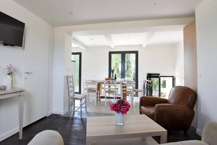 Location de vacances pour 8 personnes, avec jardin ainsi que vue et piscine à Caderousse - 2