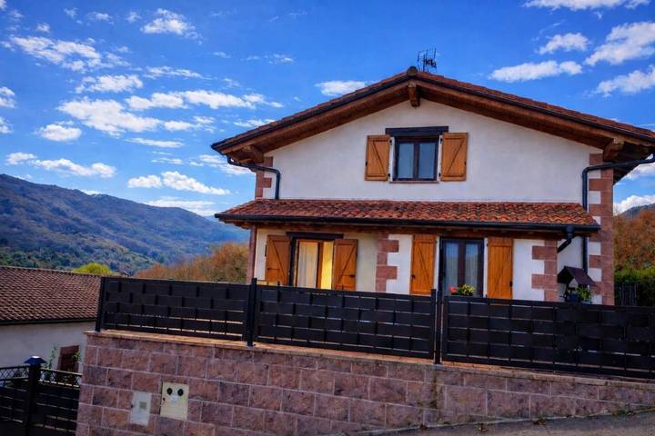 Ferienhaus für 8 Personen, mit Pool und Ausblick sowie Garten - 1