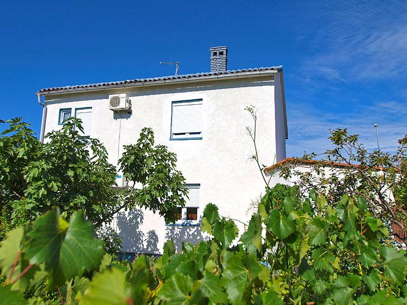 Ganze Wohnung, Ferienwohnung für 5 Personen mit Terrasse in Fazana, Südküste Istrien