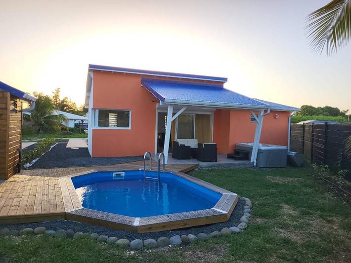 Appartement de vacances pour 2 personnes, avec terrasse et jacuzzi ainsi que piscine et jardin