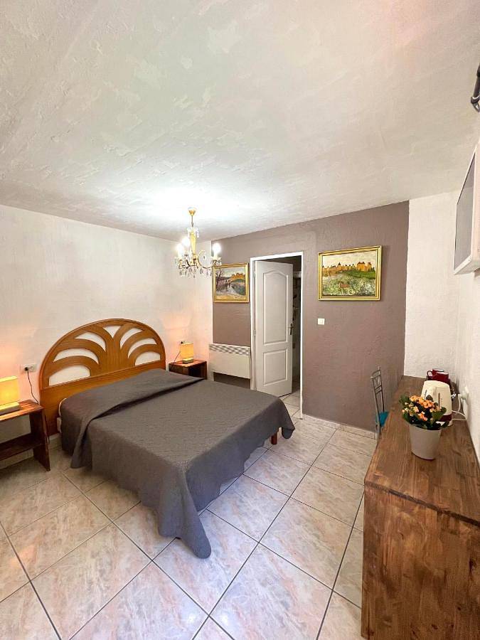 Location de vacances pour 2 personnes, avec piscine ainsi que vue et jardin dans Montlegun - 3