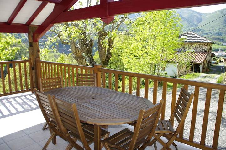 Location de vacances pour 5 personnes, avec jardin et terrasse à Arnéguy