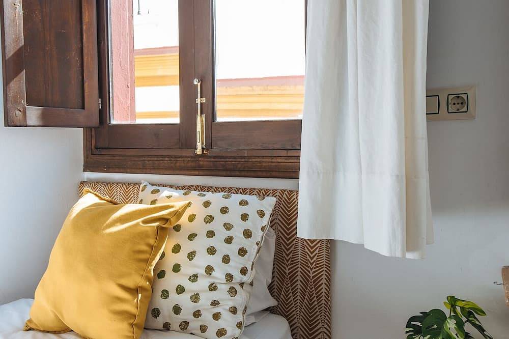 Independent House Santa Cruz, 3Bedrooms, 2Baths, 7 people. Parking opt in Casco Antiguo, Sevilla