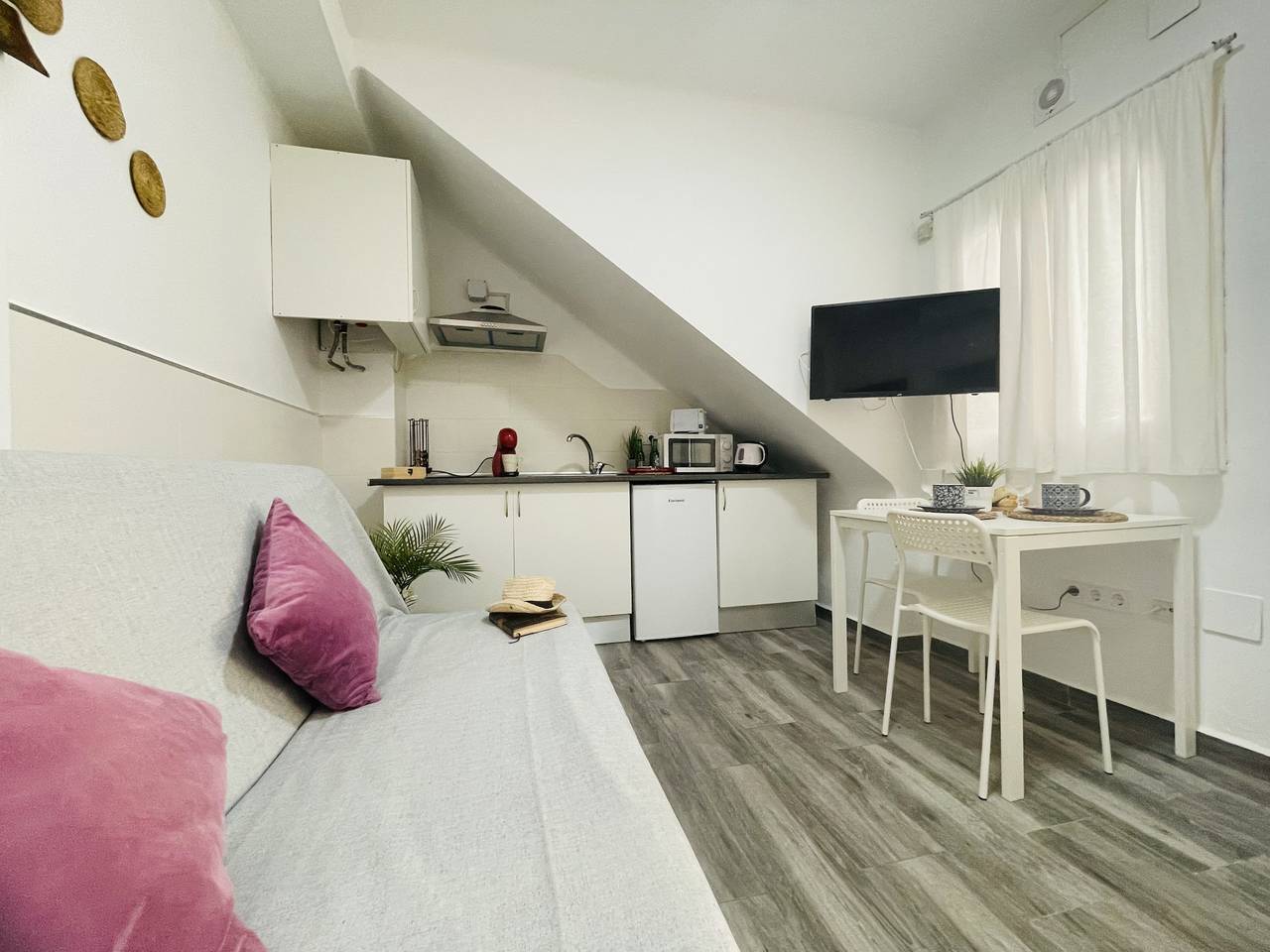 Entire apartment, Apartamento Atlantico Ed. Panama by At Home Costa in Nerja Centre, Nerja