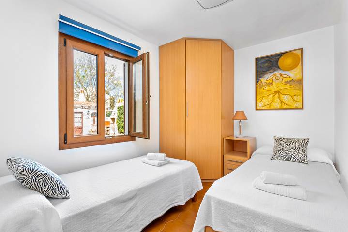 Location de vacances pour 6 personnes, avec terrasse et jardin à Cala en Blanes - 4