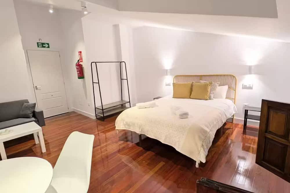 Entire apartment, Casa Pico Santillana del Mar - double+sofa bed in Santillana del Mar, Cantabrian Coast