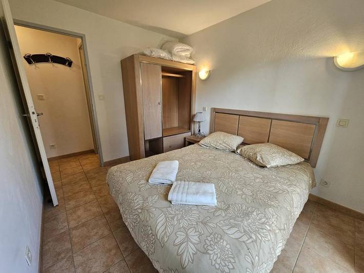 Gîte pour 6 personnes, avec Terrasse ainsi que Jardin et Piscine à Barbaste - 4