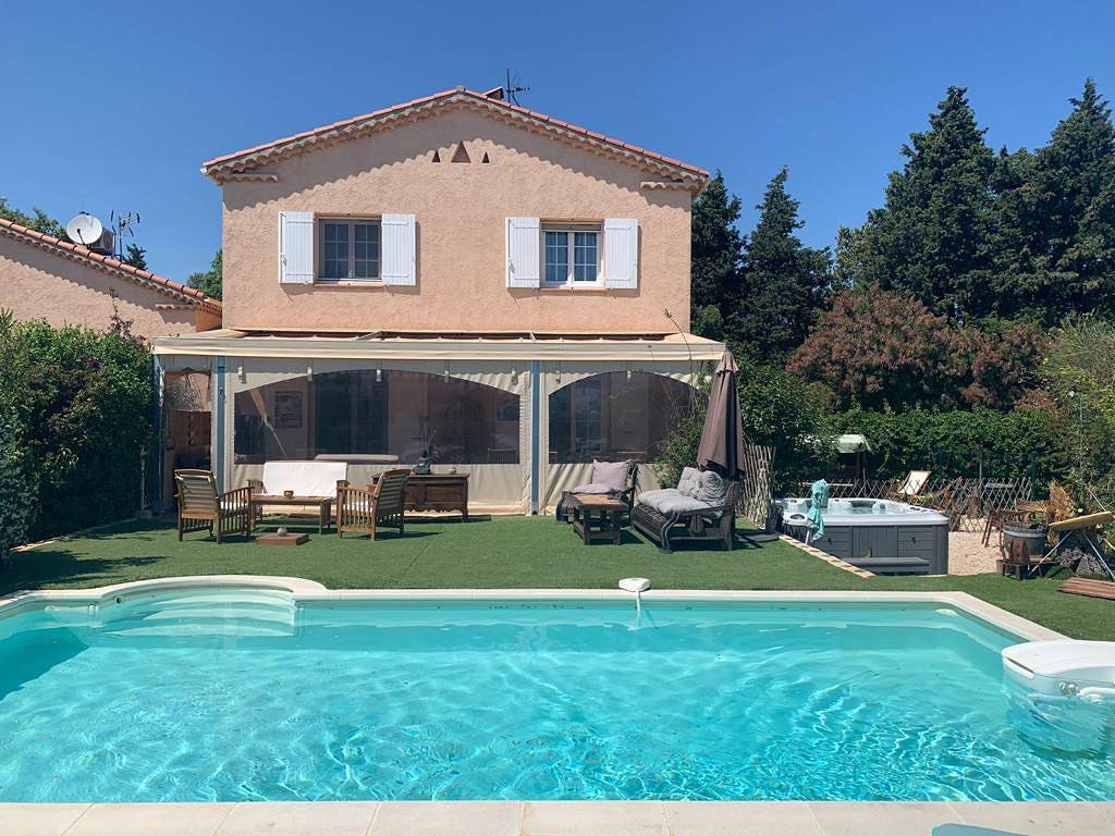 Chambres d'hôtes à la Bastide Neuve des Oliviers - Chambre Bali, vue sud vignobles et mer in La Londe-les-Maures, Région de Toulon