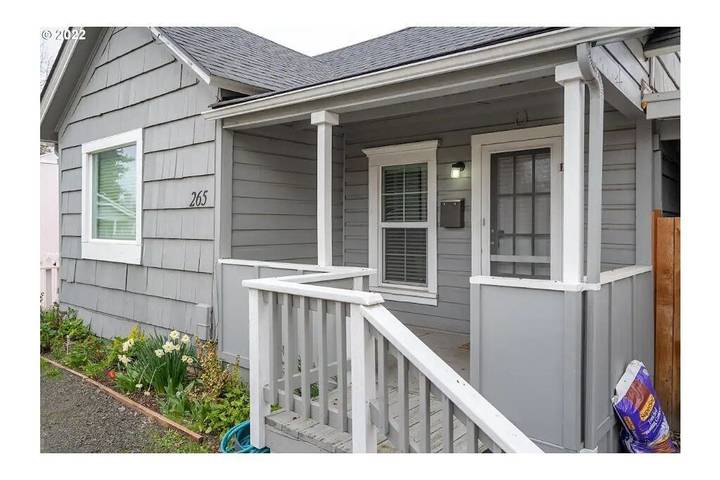 Vacation rental for 5 people, with terrace and sauna, with pets in Eugene