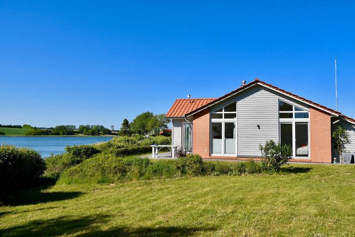 Ferienhaus für 5 Personen, mit Seeblick und Sauna sowie Garten in Kosel