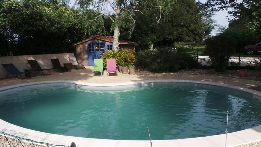 Chambre d’hôte pour 2 personnes, avec Jardin ainsi que Piscine et Vue à Les Nouillers