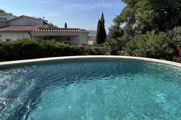 Chalet für 6 Personen, mit Garten und Balkon sowie Pool - 1