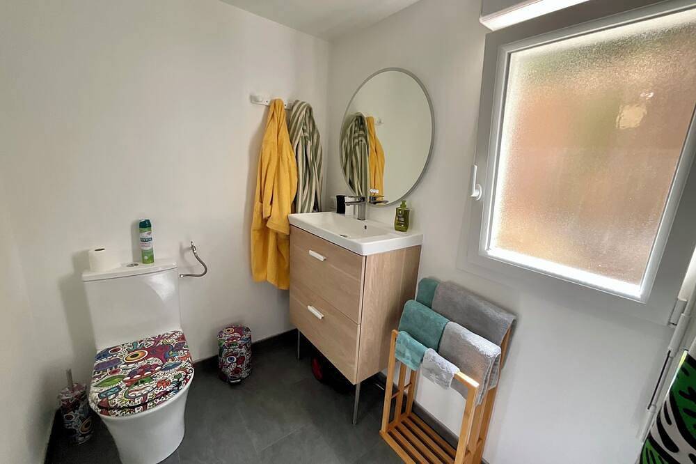 Entire apartment, Heated pool 4X8 5-seater Jacuzzi in Alata, Ajaccio region