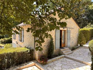 Gîte pour 4 personnes, avec piscine ainsi que balcon et jardin à Saint-Médard