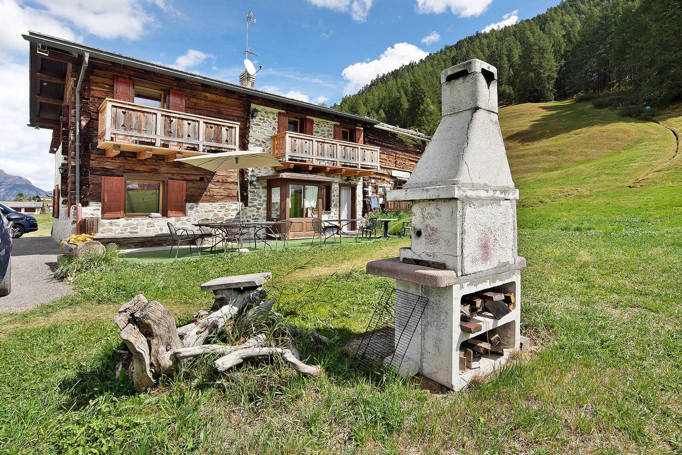 Apartamento entero, "Appartamento Legnameir Bait da Rez" con balcones y Wi-Fi in Livigno, Valtellina