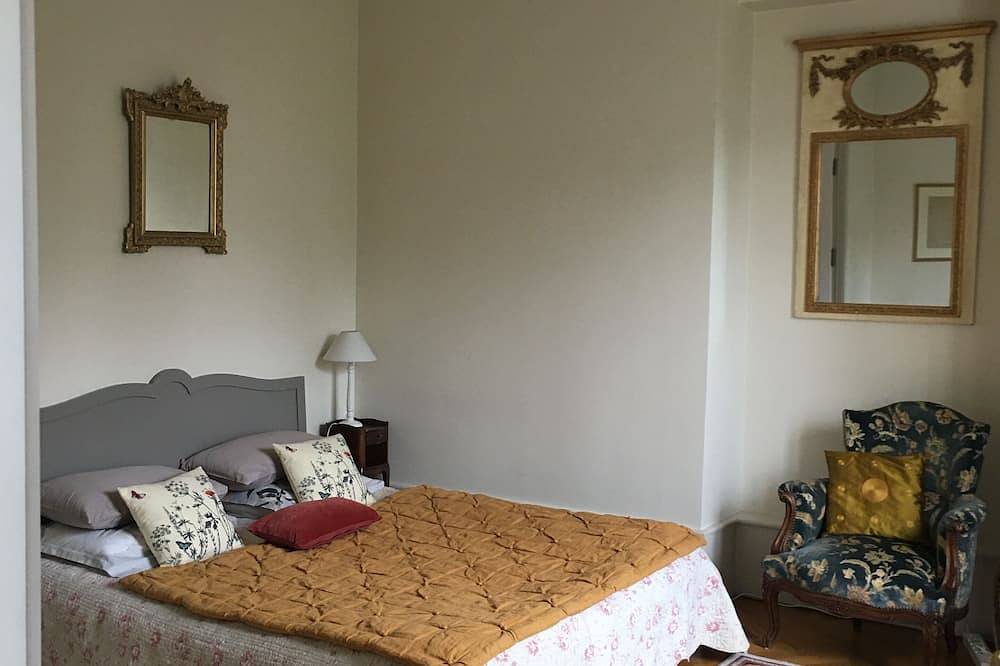 Appartement entier, Ravissant F1 bis dans Palace, vue verdoyante, parking, balcon, prox Thermes in Aix-les-Bains, Région de Chambéry