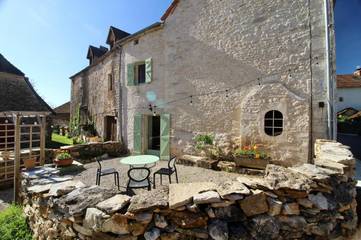 Gîte pour 10 personnes, avec terrasse, animaux acceptés à Espédaillac