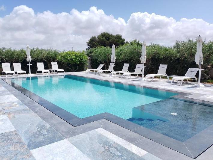 Club vacances pour 3 personnes, avec piscine et sauna ainsi que jardin et jacuzzi en Sicile