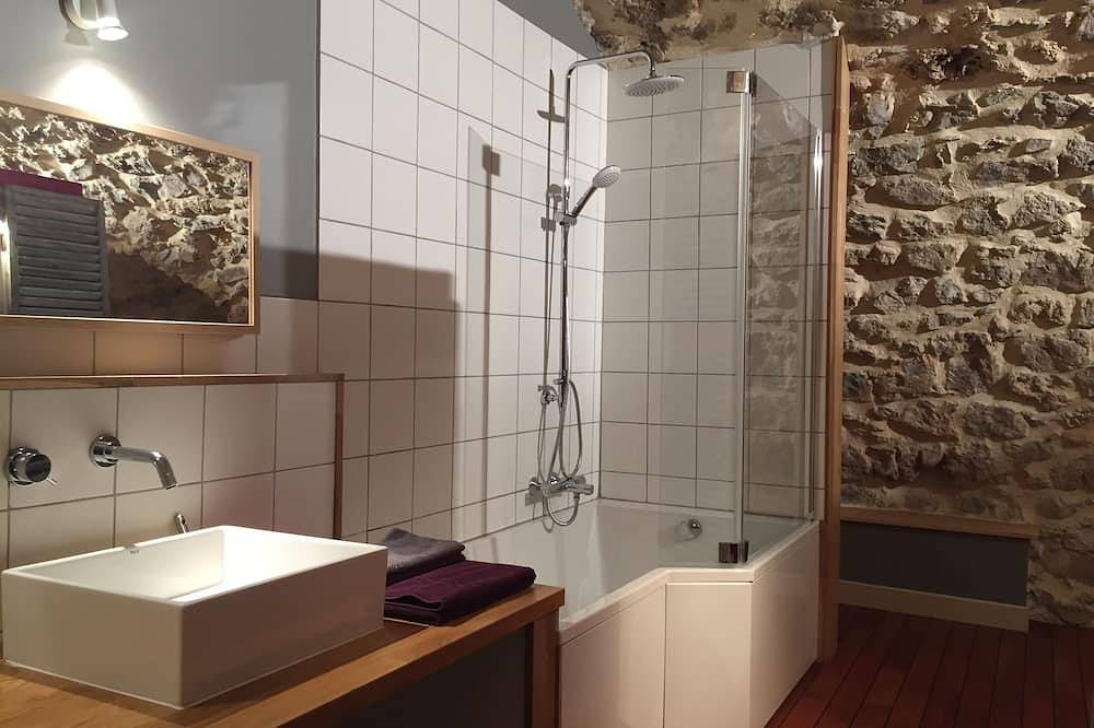 Appartement entier, Appartement 90m2 - 12 km d'Aix- En-Provence in Vauvenargues, Région d'Aix-en-Provence