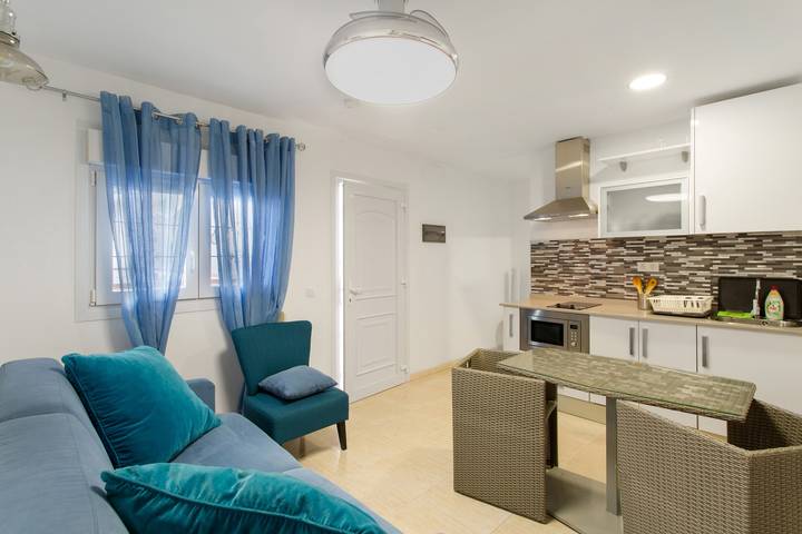 Ganze Wohnung, Urlaub 'Casa Paula - 24' mit Bergblick, Privatem Pool und Wi-Fi in Arinaga, Agüimes