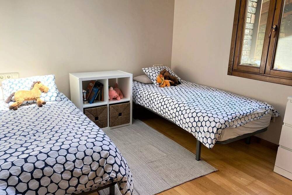 Casa Pareada 4 hab. Estufa Péllets, Jardín Privado y Garaje in Martinet de Cerdanya, Montellá Martinet