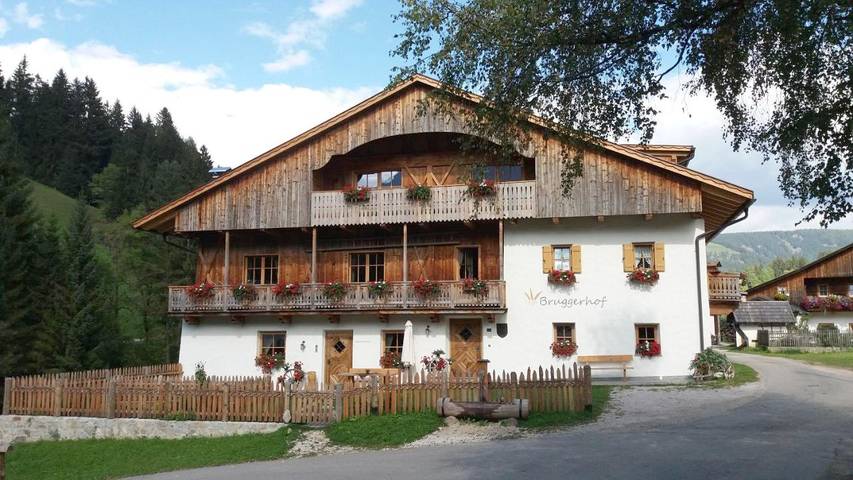 Appartamento per 9 persone, con Balcone e Terrazza nonché Giardino e Panorama a Braies