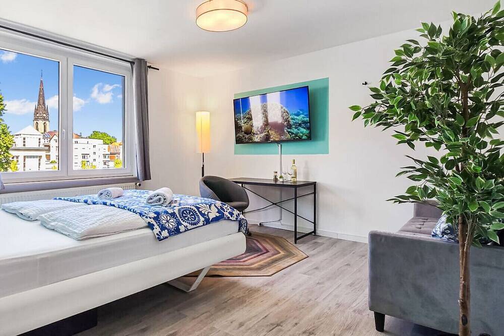 4 Schlafzimmer, Wintergarten & Terrasse & Parkplatz, nahe Hbf in Bielefeld, North Rhine-Westphalia