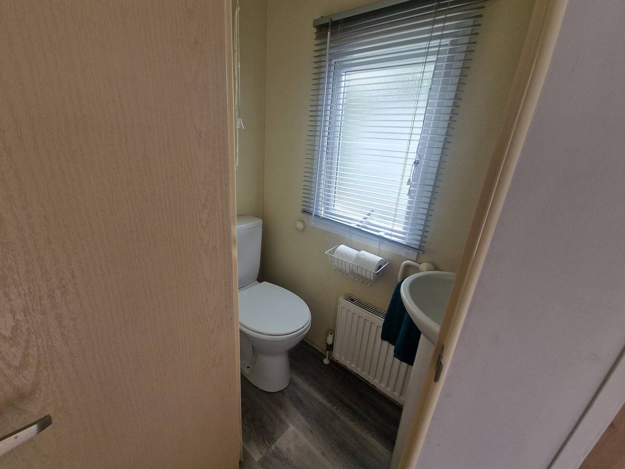 Lodge Sleeps 4 - Pet Friendly with Private Parking in Devon
