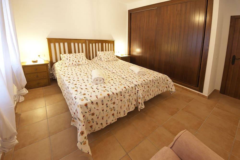 Villa La Noria, 15 Pers, wifi, swimming pool, Petfriendly, magnificent view in Comares, Málaga Province