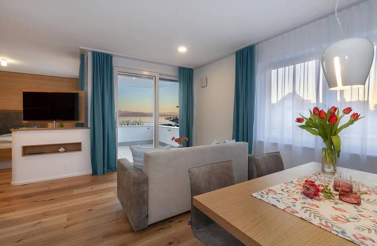 Ferienwohnung für 2 Personen, mit Balkon und Seeblick