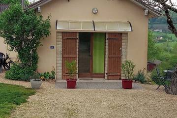 Gîte pour 3 personnes, avec jardin à Marnac