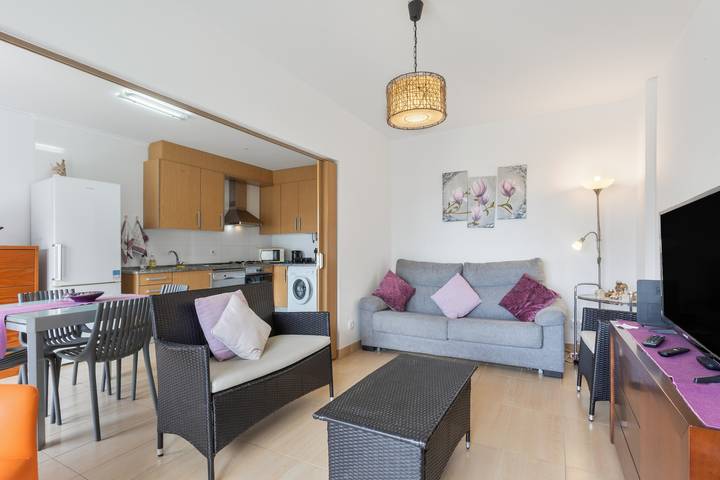 Entire apartment, 'Pérola Do Oeste' Apartment with Shared Pool, Wi-Fi, and Air Conditioning in Praia de São Martinho do Porto, São Martinho do Porto