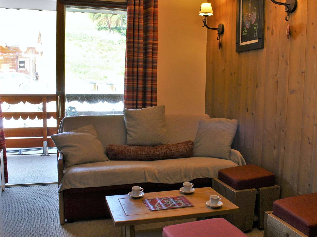 Apartamento entero, Apartamento para 5, piscina, sauna y balcón soleado. Cerca de pistas y comercios, mascotas bienvenidas. in Station de Risoul, Risoul
