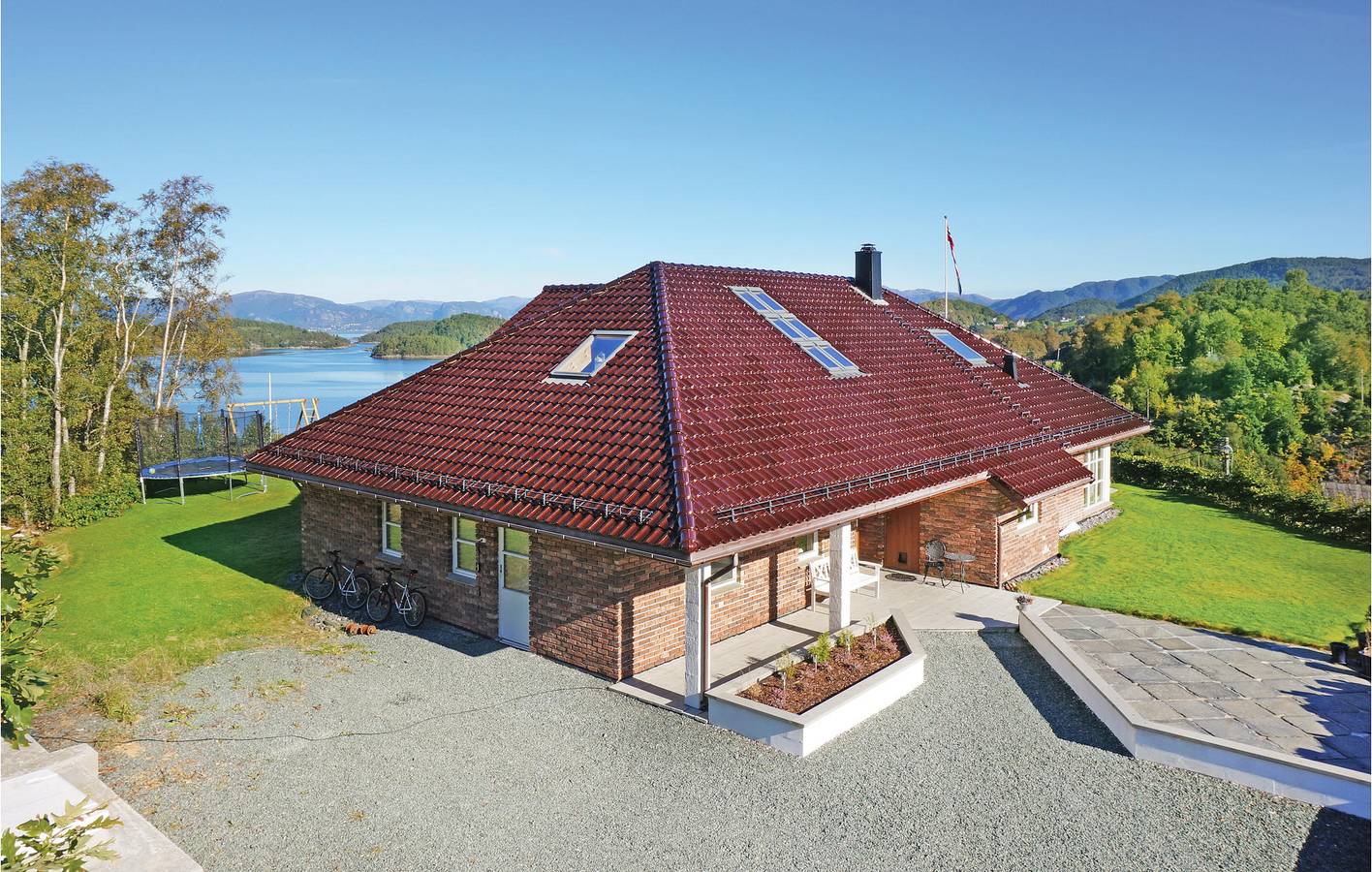 Ferienhaus für 8 Personen mit Terrasse in Tysnes