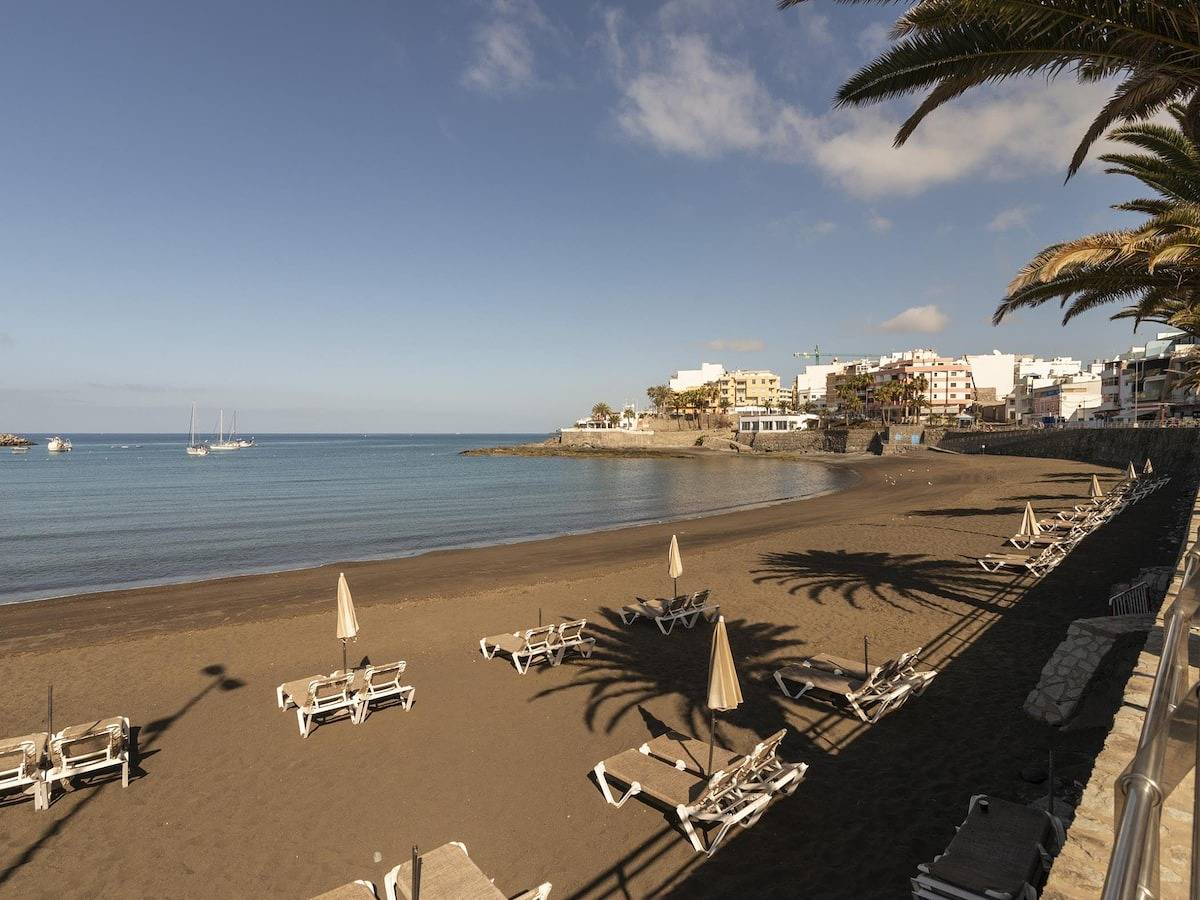 Entire apartment, Ligthbooking Lola Beach playa de Arguineguin in Arguineguin, Mogán
