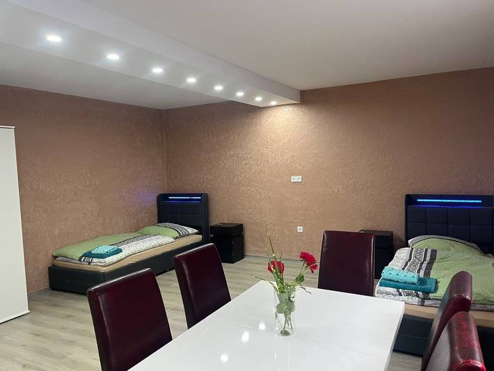 Apartamento entero, Apartamento 'Monteurwohnung An Der Lahn' con terraza privada, jardín compartido y wifi in Dausenau, Lahn-Taunus