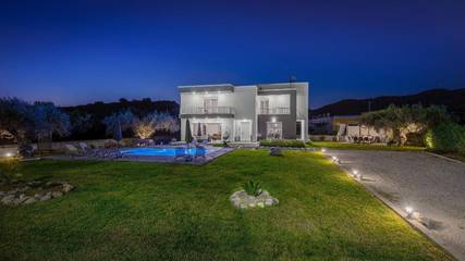 Ferienhaus für 8 Personen, mit Terrasse und Garten in Afantou