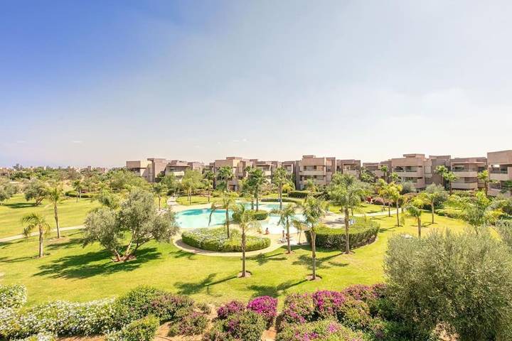 Appartement de vacances pour 6 personnes, avec vue ainsi que piscine et jardin à Marrakech