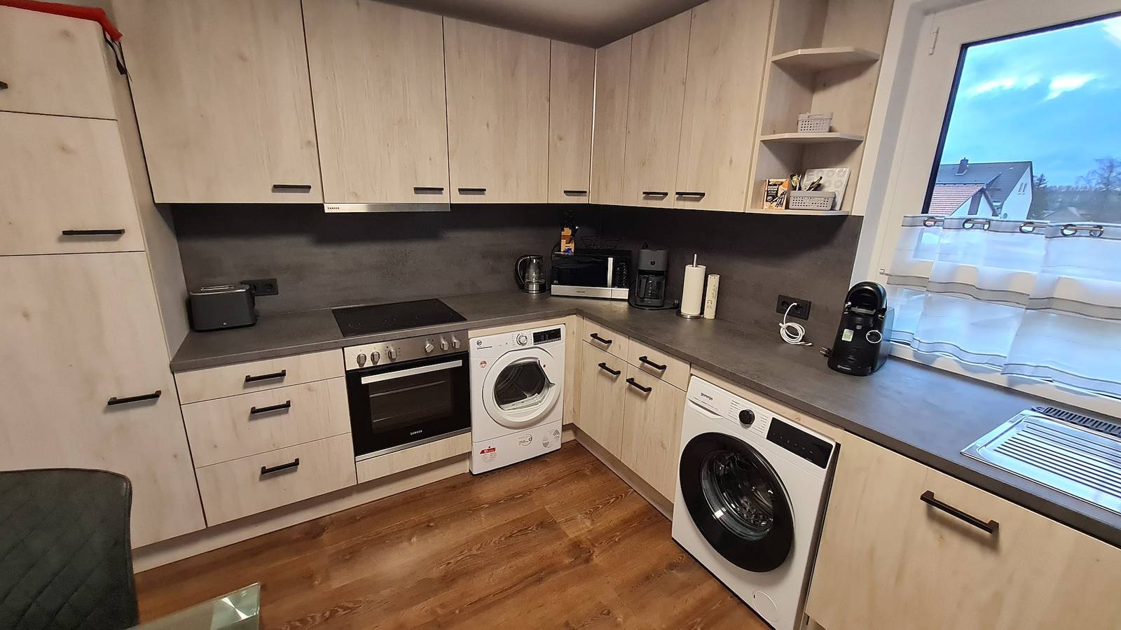Ganze Wohnung, Ferienwohnung 'Helfensteinblick' mit Bergblick, Balkon und Wi-Fi in Calden, Hessisches Bergland