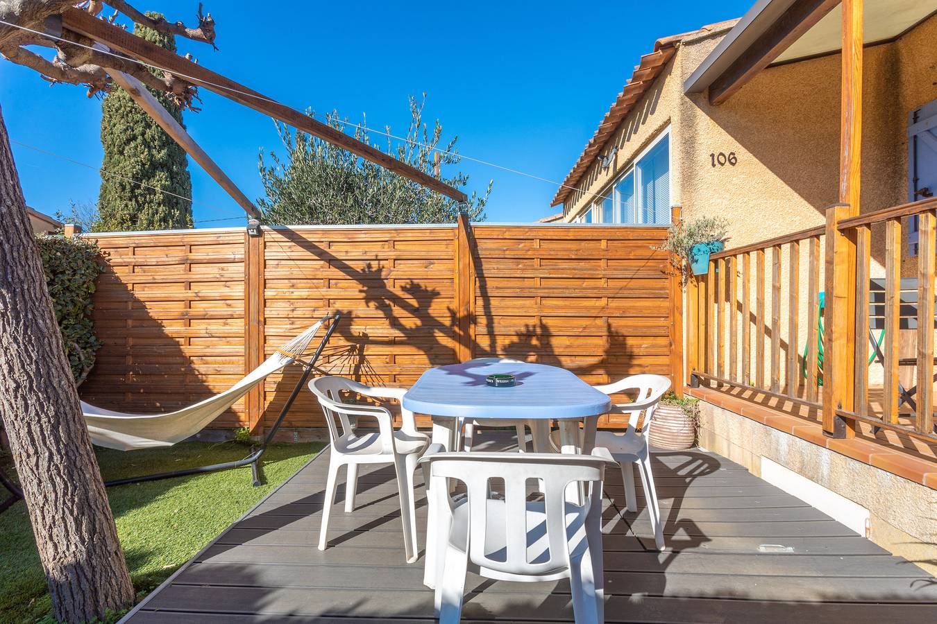 Appartement entier, Appartement 'Mazet Au Calme Pour 4 Personnes' avec piscine partagée, terrasse et climatisation in Bormes-les-Mimosas, Région de Toulon