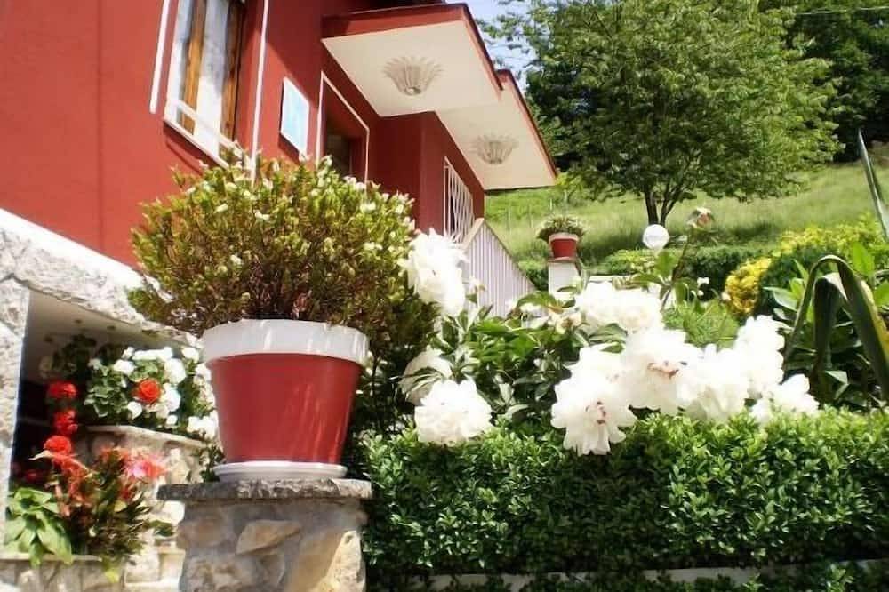 Apartamentos Rurales Huerta Carúa for 4 people in Villamayor (Piloña), Piloña