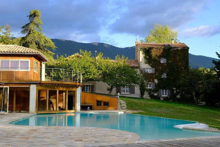 Maison de vacances pour 26 personnes, avec jardin et piscine ainsi que vue et terrasse